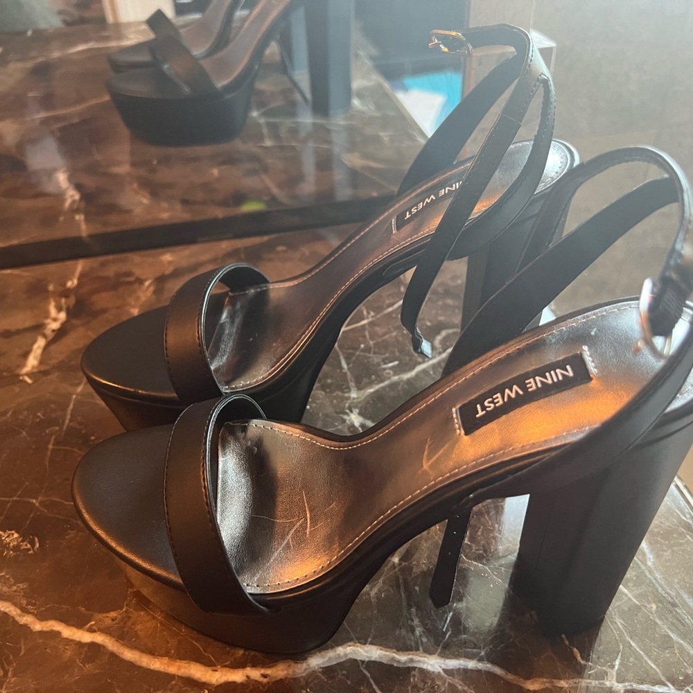 Women’s platform sandal !